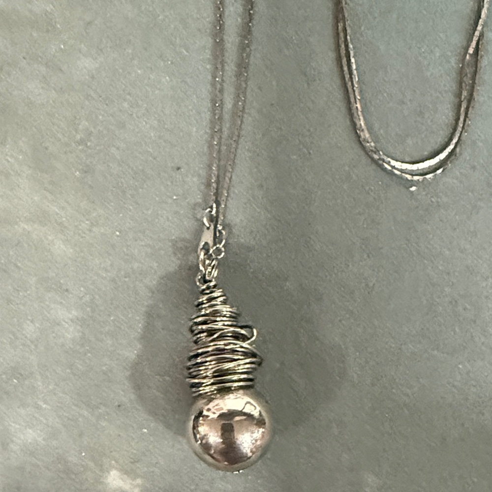 SILVER TONE 30" NECKLACE PENDANT BALL SPIRALED WIRE ACCENT SILVER CHAIN